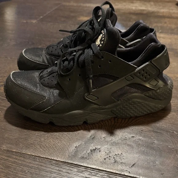 Nike Air Huarache Sneakers - Picture 3 of 17